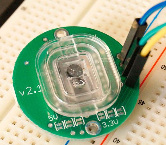 Mikrochip mit Vorsatzlinse zur optischen Erfassung von Bewegungen Mikrochip mit Vorsatzlinse zur optischen Erfassung von Bewegungen