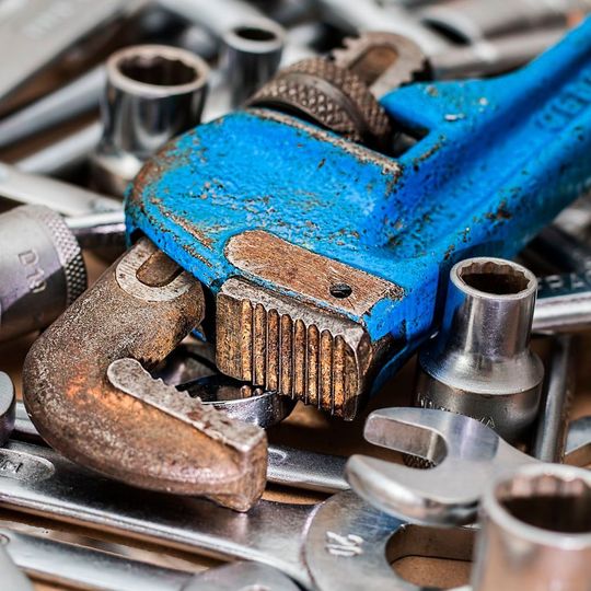 Instandhaltungsaufgaben im Blick: Für eine systematische Wartung und Pflege der Produktionsanlagen sowie eine umfangreiche Dokumentation und Auswertung der Betriebsmittel setzt das Unternehmen Gemo nun auf eine umfassende Instandhaltungssoftware.