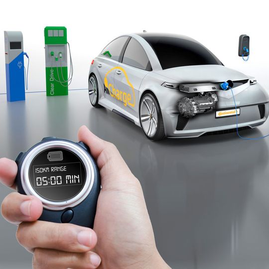 Continental will mit einem neuen „Universal-Ladegerät“ das Laden von E-Autos vereinfachen und beschleunigen.