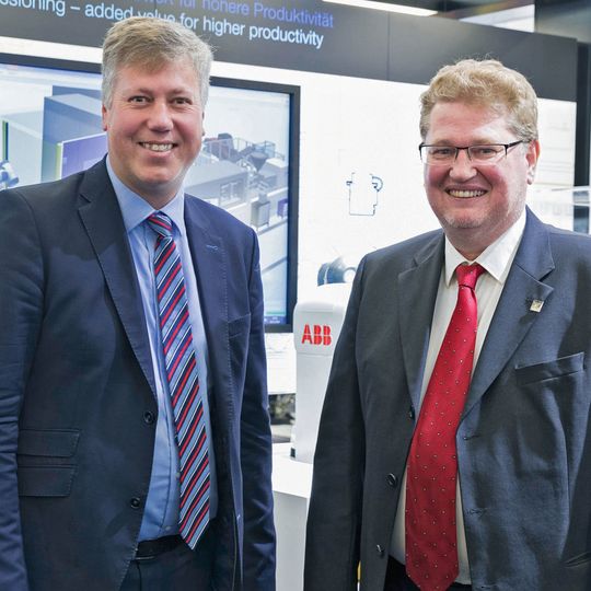 Morten Wierod of ABB and Thomas Punzenberger of Copa-Data (from left) are partners now: the Copa-Data software zenon is now available in the ABB product portfolio. Morten Wierod of ABB and Thomas Punzenberger of Copa-Data (from left) are partners now: the Copa-Data software zenon is now available in the ABB product portfolio.