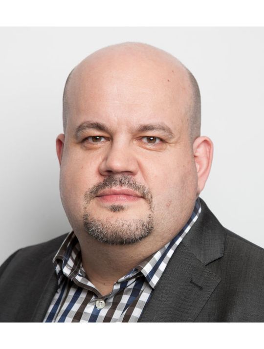 Karl-Heinz Fritz, Vice President Technology der Cicor Group: „Mit Dencitec sind wir bereits sehr nahe an der Grenze dessen, was mit heutigen Leiterplattenprozessen und -materialien physikalisch möglich ist.“ Karl-Heinz Fritz, Vice President Technology der Cicor Group: „Mit Dencitec sind wir bereits sehr nahe an der Grenze dessen, was mit heutigen Leiterplattenprozessen und -materialien physikalisch möglich ist.“