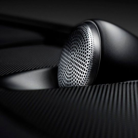 Hochtöner auf dem Armaturenbrett des XC90. Hochtöner auf dem Armaturenbrett des XC90.