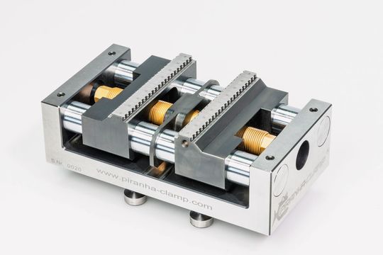 Das Spannsystem hält laut Unternehmensangaben auch sperrige und schwere Werkstücke gut. Das Spannsystem hält laut Unternehmensangaben auch sperrige und schwere Werkstücke gut.