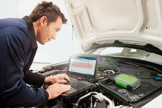 Diagnostic over IP (DoIP) und Pass-Thru heißen die Herausforderungen, die auf Werkstätten in Sachen Diagnose zukommen. Die aktuellen Bosch-Testergenerationen sind darauf bereits vorbereitet.
