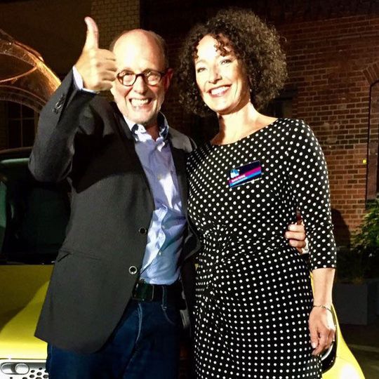 Zwei Kundenzufriedenheitskönige: Uwe Conrad und Katrin Heinig vom Smart-Center Saarbrücken freuen sich riesig über die erneute Auszeichnung ihres Autohauses durch die Daimler AG. Zwei Kundenzufriedenheitskönige: Uwe Conrad und Katrin Heinig vom Smart-Center Saarbrücken freuen sich riesig über die erneute Auszeichnung ihres Autohauses durch die Daimler AG.