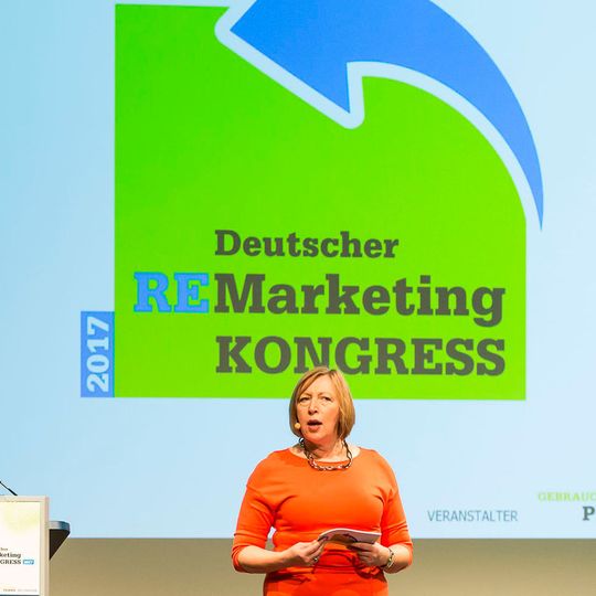 Silvia Lulei, Chefredakteurin von »Gebrauchtwagen Praxis«, wird auch im nächsten Jahr zum Deutschen Remarketing Kongress begrüßen. Das Eventteam arbeitet schon an Themen und Highlights für die Veranstaltung. Silvia Lulei, Chefredakteurin von »Gebrauchtwagen Praxis«, wird auch im nächsten Jahr zum Deutschen Remarketing Kongress begrüßen. Das Eventteam arbeitet schon an Themen und Highlights für die Veranstaltung.