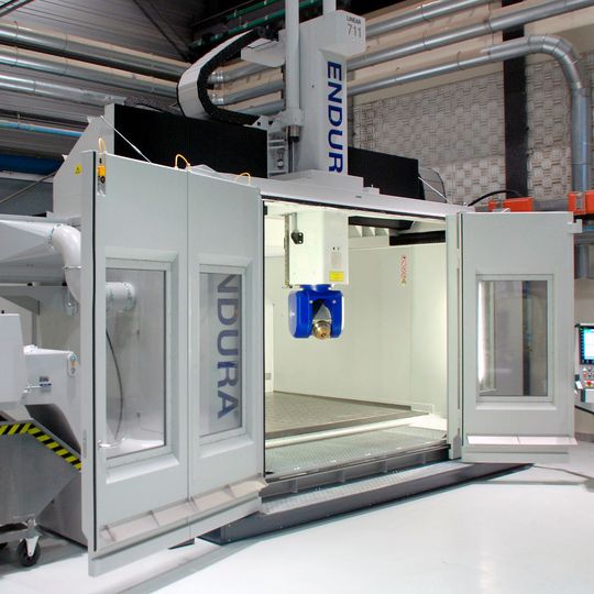 Die neue Komponentenfräse für Aluminium erweitert das Modellbau-Portfolio von Bertrandt. Die neue Komponentenfräse für Aluminium erweitert das Modellbau-Portfolio von Bertrandt.