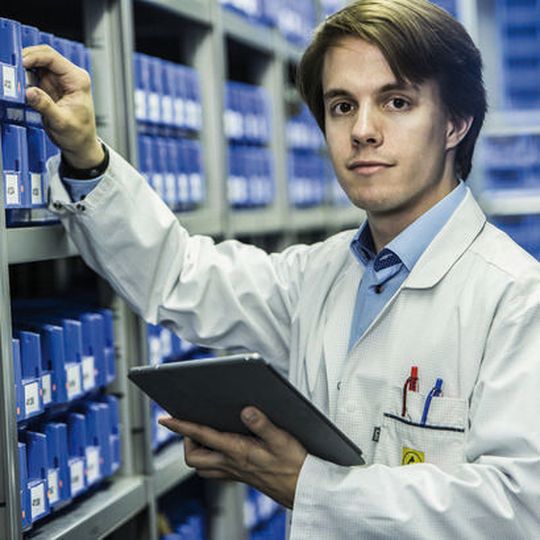 Schorisch entwickelt Methode, um Platinen mit eingelötetem SMD-Baustein als Ersatz für nicht verfügbare THT-Element zu verwenden Schorisch entwickelt Methode, um Platinen mit eingelötetem SMD-Baustein als Ersatz für nicht verfügbare THT-Element zu verwenden