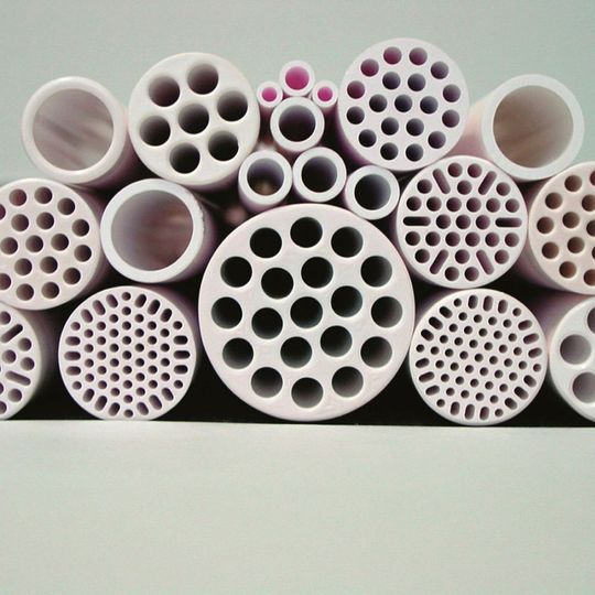 Das Bild zeigt Keramik-Membranen des Fraunhofer-Instituts für Keramische Technologien und Systeme IKTS.