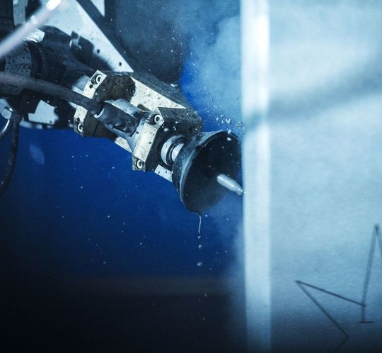 Immer mehr Branchen entdecken laut Water Jet Sweden die Vorteile moderner 3D-Wassertrahlschneidanlagen, wenn es um die Verwirklichung neuer Ideen geht. Immer mehr Branchen entdecken laut Water Jet Sweden die Vorteile moderner 3D-Wassertrahlschneidanlagen, wenn es um die Verwirklichung neuer Ideen geht.