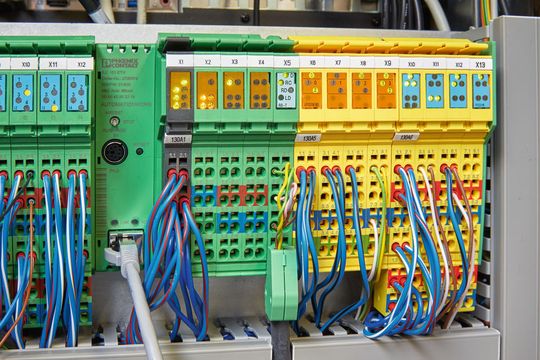 Die Safety-Bridge-Module lassen sich einfach in das vorhandene Inline-I/O-System integrieren.