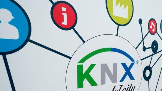 Laut einer britischen Studie führt das Kommunikationsprotokoll KNX auf dem europäischen und chinesischen Markt. Laut einer britischen Studie führt das Kommunikationsprotokoll KNX auf dem europäischen und chinesischen Markt.