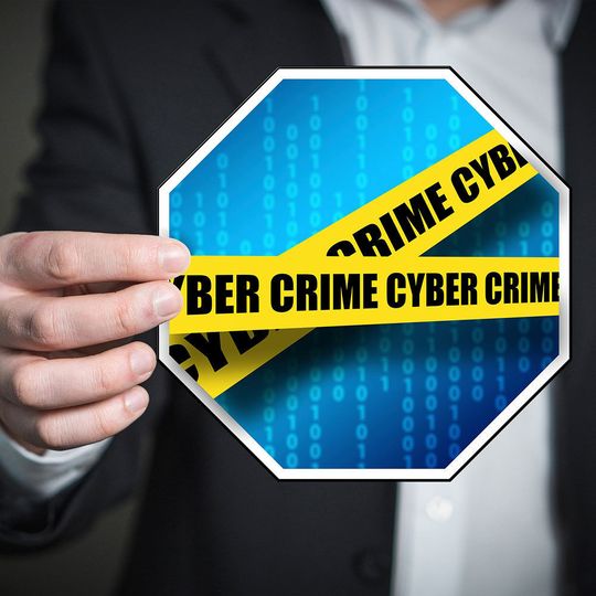 Unternehmen denken zunehmend darüber nach, wie sie im Falle eines Datenmissbrauchs ihre Risiken mindern, oder ihre Angrifssfläche verkleinern können. Unternehmen denken zunehmend darüber nach, wie sie im Falle eines Datenmissbrauchs ihre Risiken mindern, oder ihre Angrifssfläche verkleinern können.