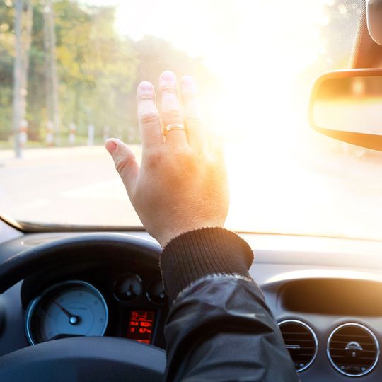Bosch und Sony Semiconductor Solutions wollen mit einer neuen Kameratechnik eine genaue Umfelderfassung auch bei schwierigen Lichtverhältnissen, wie zum Beispiel bei tiefstehender Sonne, ermöglichen. Bosch und Sony Semiconductor Solutions wollen mit einer neuen Kameratechnik eine genaue Umfelderfassung auch bei schwierigen Lichtverhältnissen, wie zum Beispiel bei tiefstehender Sonne, ermöglichen.