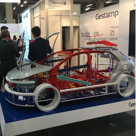 Das Austellungsfahrzeug stammt komplett aus dem 3D-Drucker und ist eine kleinere Kopie eines Show-Fahrzeugs.