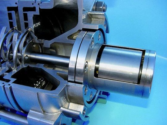 Dank spezieller Pumpenhydraulik und Schaufelgeometrie kann die Mehrphasenpumpe Flüssigkeits/Gas-Gemische mit hohen Gasanteilen fördern. Dank spezieller Pumpenhydraulik und Schaufelgeometrie kann die Mehrphasenpumpe Flüssigkeits/Gas-Gemische mit hohen Gasanteilen fördern.