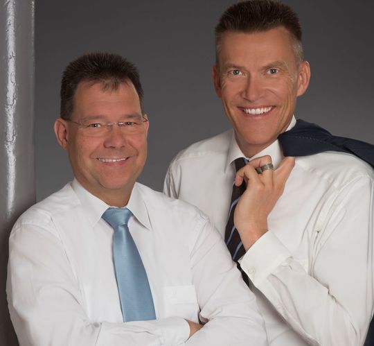 Die neue Doppelspitze von LK Mechanik: Tomas Loh (l.) und Matthias Kroll sind die neuen Geschäftsführer des Metallverarbeiters mit Sitz in Heuchelheim. Die neue Doppelspitze von LK Mechanik: Tomas Loh (l.) und Matthias Kroll sind die neuen Geschäftsführer des Metallverarbeiters mit Sitz in Heuchelheim.