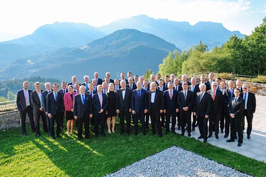 Die 50 deutschen Top-Handelspartner von VW nahmen ihre Auszeichnungen beim „Forum der Besten“ in Berchtesgaden entgegen. Zum Vergrößern bitte anklicken.