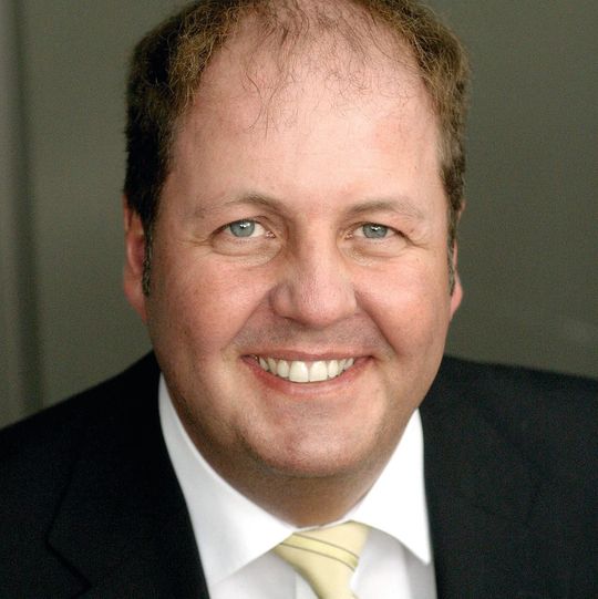 Thomas Nicolaus leitet den Vertrieb und das Partnergeschäft von Lifesize in der DACH-Region. Thomas Nicolaus leitet den Vertrieb und das Partnergeschäft von Lifesize in der DACH-Region.