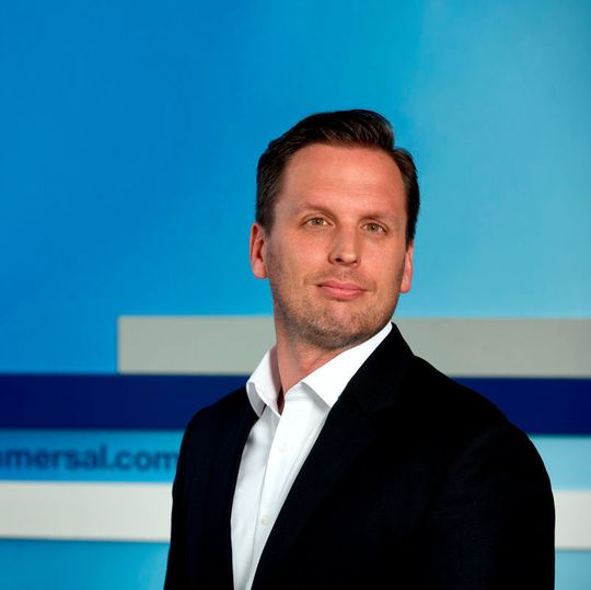 In seiner neuen Funktion ist Michael Ambros global für die Divisionen Verwaltung sowie Vertrieb und Marketing verantwortlich, während Geschäftsführer Michael Mandel die Leitung der technisch orientierten Divisionen bei Schmersal innehat. In seiner neuen Funktion ist Michael Ambros global für die Divisionen Verwaltung sowie Vertrieb und Marketing verantwortlich, während Geschäftsführer Michael Mandel die Leitung der technisch orientierten Divisionen bei Schmersal innehat.