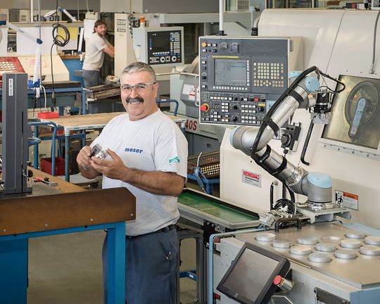 Schnelle und effiziente Bearbeitung mit modernen CNC-Maschinen und automatisierter Beladung. Schnelle und effiziente Bearbeitung mit modernen CNC-Maschinen und automatisierter Beladung.