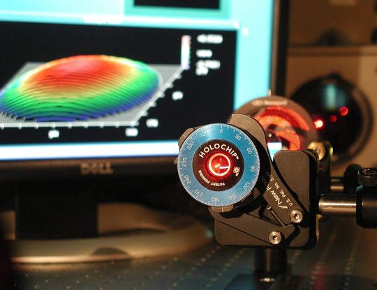 Die Brennweite der neuen Polymerlinse kann manuell und kontinuierlich über einen großen Bereich eingestellt werden. Die Brennweite der neuen Polymerlinse kann manuell und kontinuierlich über einen großen Bereich eingestellt werden.