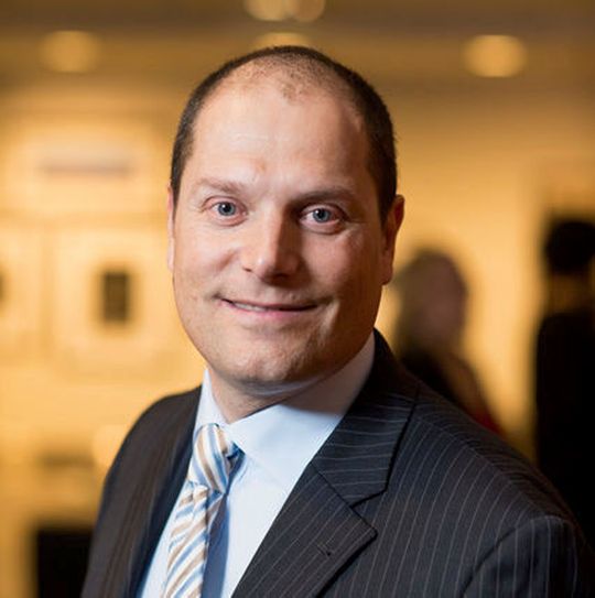 Achim Schempp ist Diplomingenieur und hält einen Doktortitel in chemischer Verfahrenstechnik. Achim Schempp ist Diplomingenieur und hält einen Doktortitel in chemischer Verfahrenstechnik.