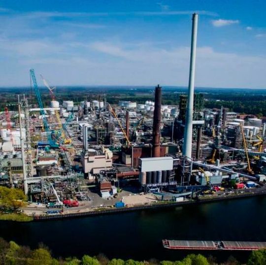 Der Stillstand der BP Raffinerie Lingen aus der Vogelperspektive betrachtet. Der Stillstand der BP Raffinerie Lingen aus der Vogelperspektive betrachtet.