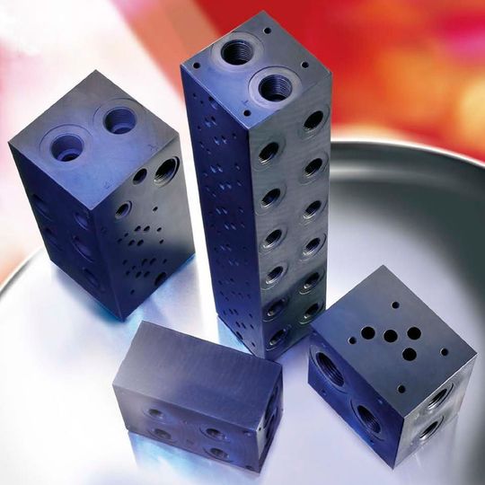 Die Hydraulik-Steuerblöcke des französischen Herstellers Mecabor sind in allen Größen sowie als Einzelstück oder serienmäßig erhältlich.