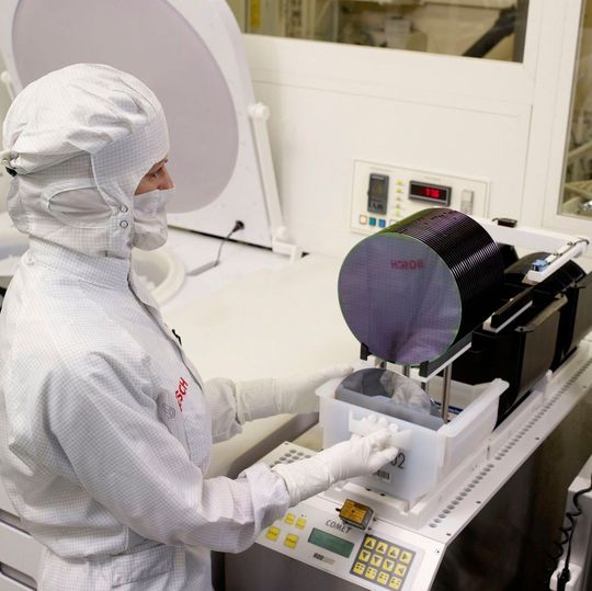 Bosch produziert Halbleiter künftig nicht mehr nur in Reutlingen. Der Konzern investiert eine Milliarde Euro in ein Werk im sächsischen Dresden. Bosch produziert Halbleiter künftig nicht mehr nur in Reutlingen. Der Konzern investiert eine Milliarde Euro in ein Werk im sächsischen Dresden.