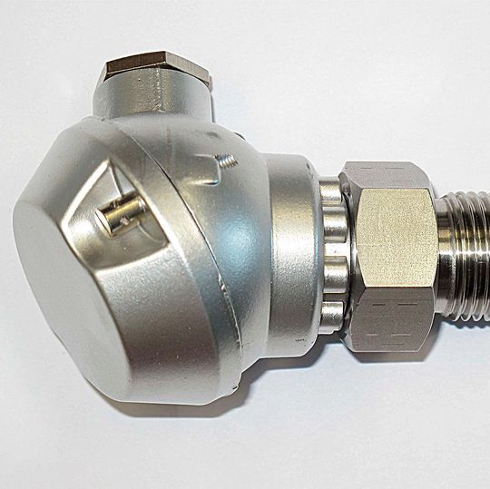 Redundanter Temperatur-Sensor für einen Messbereich von -40 bis 110°C und für Umgebungstemperaturen von -40 bis 65°C. Redundanter Temperatur-Sensor für einen Messbereich von -40 bis 110°C und für Umgebungstemperaturen von -40 bis 65°C.