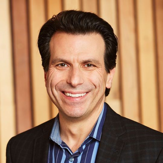 Andrew Anagnost: „Ich kann es kaum erwarten, Autodesk auf die nächste Stufe zu führen, in der wir Business- und Produktinnovationen kombinieren, um so noch besser die Wünsche und Bedürfnisse unserer Kunden zu bedienen.“ Andrew Anagnost: „Ich kann es kaum erwarten, Autodesk auf die nächste Stufe zu führen, in der wir Business- und Produktinnovationen kombinieren, um so noch besser die Wünsche und Bedürfnisse unserer Kunden zu bedienen.“