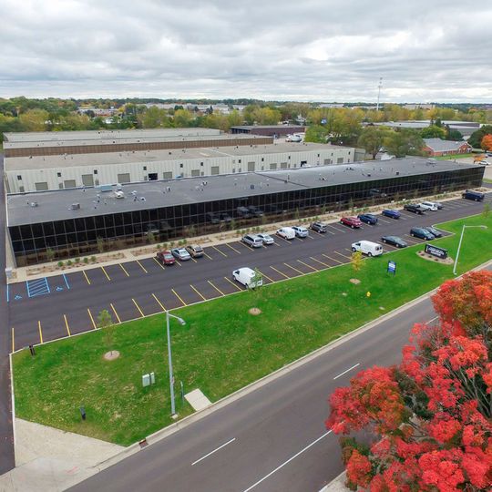 Durch die Nähe der neuen Räumlichkeiten zum Flughafen Grand Rapids ist das Nordamerika-Team von Schwarze-Robitec bei Bedarf jetzt schneller vor Ort. Durch die Nähe der neuen Räumlichkeiten zum Flughafen Grand Rapids ist das Nordamerika-Team von Schwarze-Robitec bei Bedarf jetzt schneller vor Ort.