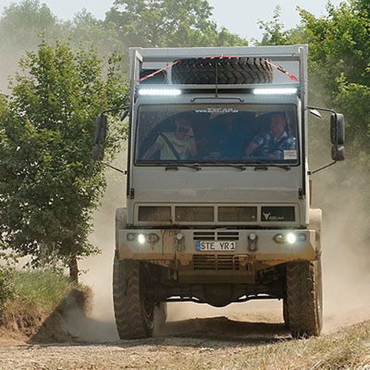 Stefan Pfeifer holt bis zu 300 PS aus dem 6,6 Liter Diesel. Stefan Pfeifer holt bis zu 300 PS aus dem 6,6 Liter Diesel.