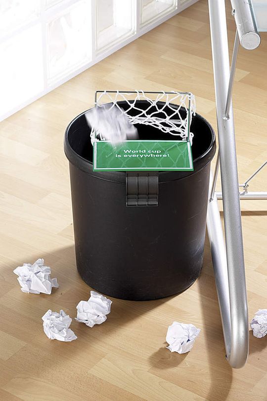 Für die nächsten Wochen ist in dem ein oder anderen Büro mit bislang undenkbaren sportlichen Aktivitäten zu rechnen. Für die nächsten Wochen ist in dem ein oder anderen Büro mit bislang undenkbaren sportlichen Aktivitäten zu rechnen.