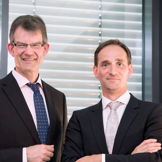 Die beiden Escha Geschäftsführer Dipl.-Ing. Dietrich Turck (links) und Dipl.-Wirt.-Ing. Marco Heck (rechts). Die beiden Escha Geschäftsführer Dipl.-Ing. Dietrich Turck (links) und Dipl.-Wirt.-Ing. Marco Heck (rechts).