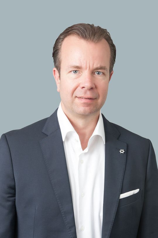 Benedict Geissler, Regional Business Manager DACH bei Snow Software: „Die Gerichtsverfahren gegen Diageo und Anheuser-Busch Inbev zeigen: Die Gefahr ist real. Um sich nicht bald einer ähnlich hohen Geldforderung gegenüberzusehen, müssen Unternehmen deshalb proaktiv handeln. “