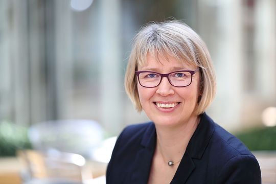 Dr. Ulrike Brucklacher, Rechtsanwältin und Fachanwältin für Medizinrecht: „Mandanten haben uns zum Teil schon auf Übersetzungsfehler in der deutschen Version der MDR hingewiesen. Im Zweifelsfall lohnt also ein Blick in das englische Dokument.“ Dr. Ulrike Brucklacher, Rechtsanwältin und Fachanwältin für Medizinrecht: „Mandanten haben uns zum Teil schon auf Übersetzungsfehler in der deutschen Version der MDR hingewiesen. Im Zweifelsfall lohnt also ein Blick in das englische Dokument.“