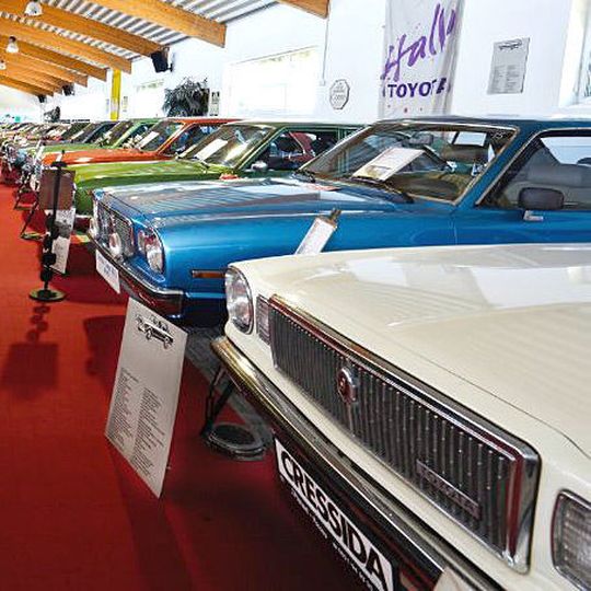 Die bisher private Sammlung Pichert mit 100 alten Toyota-Modellen geht an den Importeur über und wird in Köln neu konzipiert. Die bisher private Sammlung Pichert mit 100 alten Toyota-Modellen geht an den Importeur über und wird in Köln neu konzipiert.