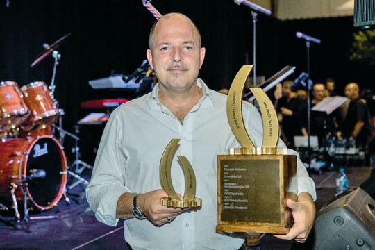 Ives Soldati de la société Witschi Electronic AG, a reçu le Grand Prix des Exposants 2017. Ives Soldati de la société Witschi Electronic AG, a reçu le Grand Prix des Exposants 2017.