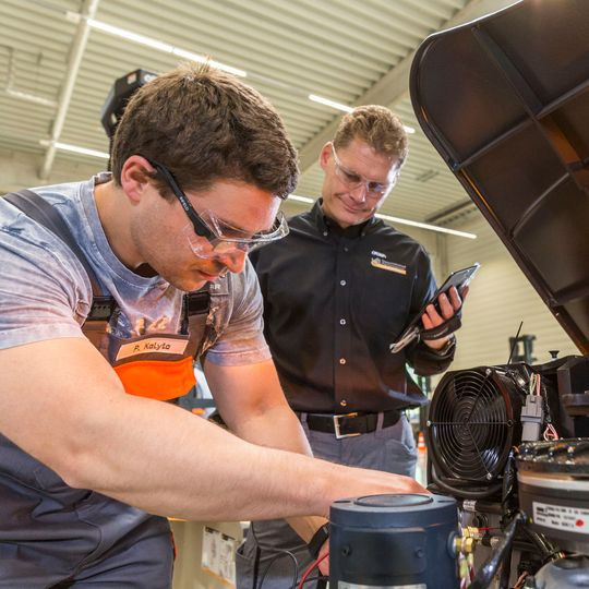 Crown hat sein Demonstrated Performance (DP) Service Training Programm in Europa gestartet. Crown hat sein Demonstrated Performance (DP) Service Training Programm in Europa gestartet.