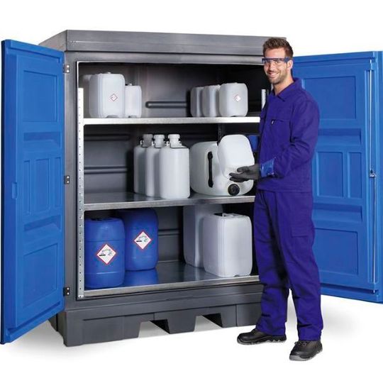 Das Sortiment der komplett aus Polyethylen (PE) gefertigten Poly-Safe-Depots umfasst Modelle zum Einstellen von Kleingebinden, Fässern und IBC.