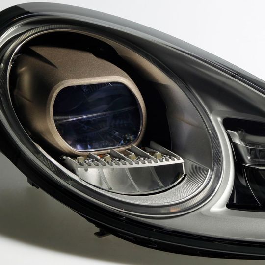 Die neue Lichttechnik wird derzeit in einem Porsche Panamera erprobt.