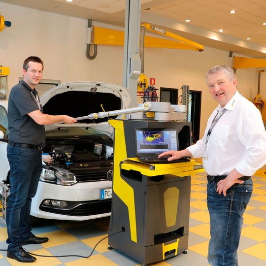 Richard Wolfrum (r.) und sein Sohn Richard jun. vertreiben exklusiv die Spanesi-Produkte in Deutschland und Österreich. Richard Wolfrum (r.) und sein Sohn Richard jun. vertreiben exklusiv die Spanesi-Produkte in Deutschland und Österreich.