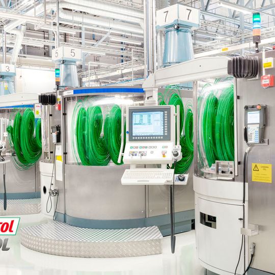 Kein Überlaufen: In Gebieten mit weichem Wasser kann es beim Einsatz von wasserbasierten Kühlschmierstoffen zu Schaumbildung und einem Überlaufen der Systeme kommen. Die neuen Produkte Castrol Hysol SL 36 XBB und Castrol Alusol SL 61 XBB sollen das verhindern können. Kein Überlaufen: In Gebieten mit weichem Wasser kann es beim Einsatz von wasserbasierten Kühlschmierstoffen zu Schaumbildung und einem Überlaufen der Systeme kommen. Die neuen Produkte Castrol Hysol SL 36 XBB und Castrol Alusol SL 61 XBB sollen das verhindern können.