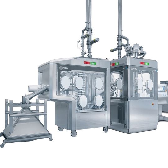 Die Abbildung zeigt eine beispielhafte High Containment-Tablettieranlage nach Containment Guard 5 von Fette Compacting. Die Abbildung zeigt eine beispielhafte High Containment-Tablettieranlage nach Containment Guard 5 von Fette Compacting.