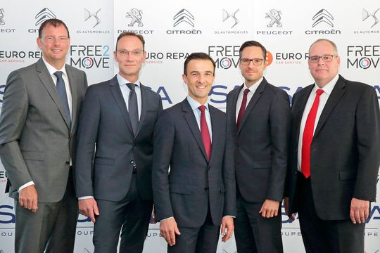 Führungsteam: (v. li.) Haico van der Luyt (Vertriebsdirektor Peugeot), Peter Wilkenhöner (Vertriebsdirektor Citroën und DS Automobiles), Albéric Chopelin (Generaldirektor PSA Deutschland), Patrick Dinger (Direktor DS Automobiles) und Wolfgang Schlimme (Geschäftsführer Citroën).