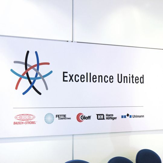 Fünf Unternehmen bilden Excellence United: Bausch+Ströbel, Fette Compacting, Glatt, Harro Höfliger und Uhlmann Fünf Unternehmen bilden Excellence United: Bausch+Ströbel, Fette Compacting, Glatt, Harro Höfliger und Uhlmann