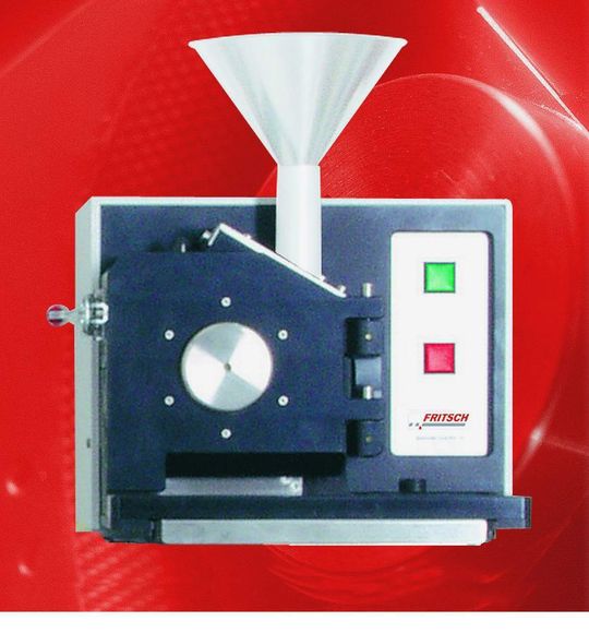 1 Die Schneidmühle Pulverisette 19 zerkleinert weiche bis mittelharte, faserige oder zähe Materialien. 1 Die Schneidmühle Pulverisette 19 zerkleinert weiche bis mittelharte, faserige oder zähe Materialien.