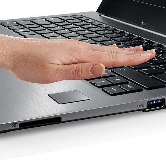 Die Fujitsu PalmSecure ID Login-Lösung arbeitet mit biometrischer Handvenenerkennung und ist damit eine sichere Alternative zu traditionellen Passwort-Logins. Die Fujitsu PalmSecure ID Login-Lösung arbeitet mit biometrischer Handvenenerkennung und ist damit eine sichere Alternative zu traditionellen Passwort-Logins.